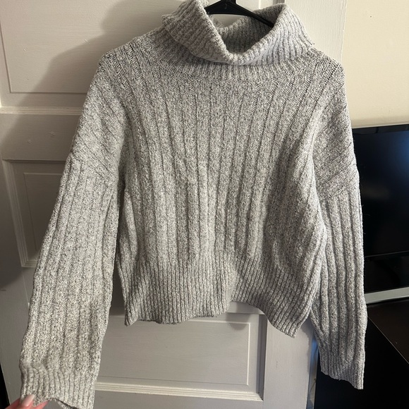 Sweater - Picture 5 of 8